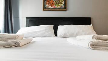 Departamento básico | Escritorio, tabla de planchar con plancha y wifi gratis