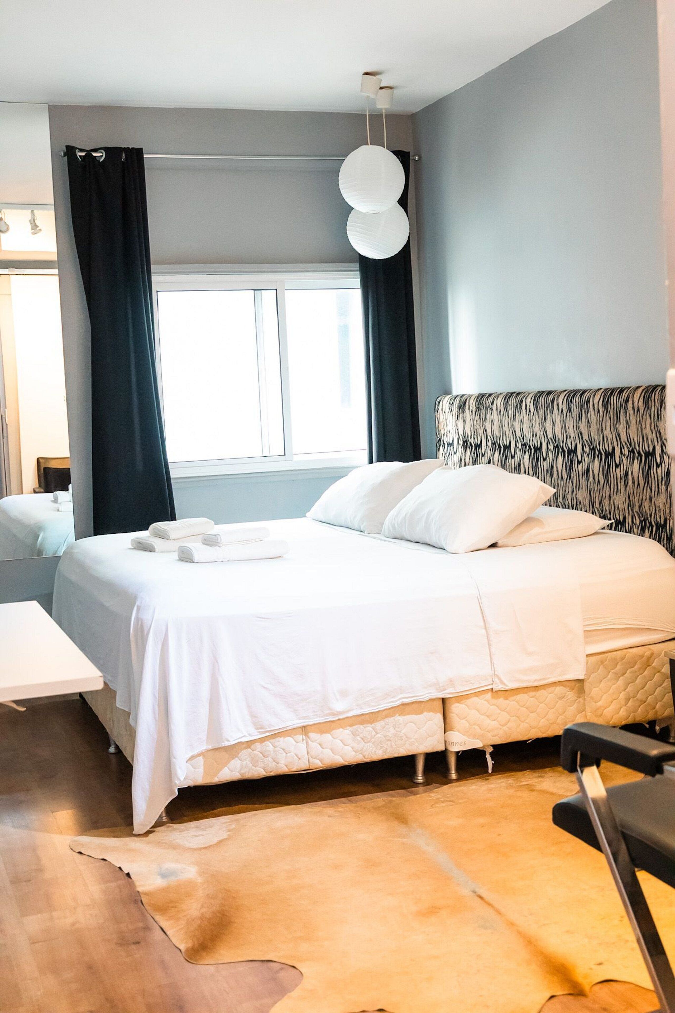 Basic Apartment | Meja, seterika/papan seterika, Wi-fi percuma 