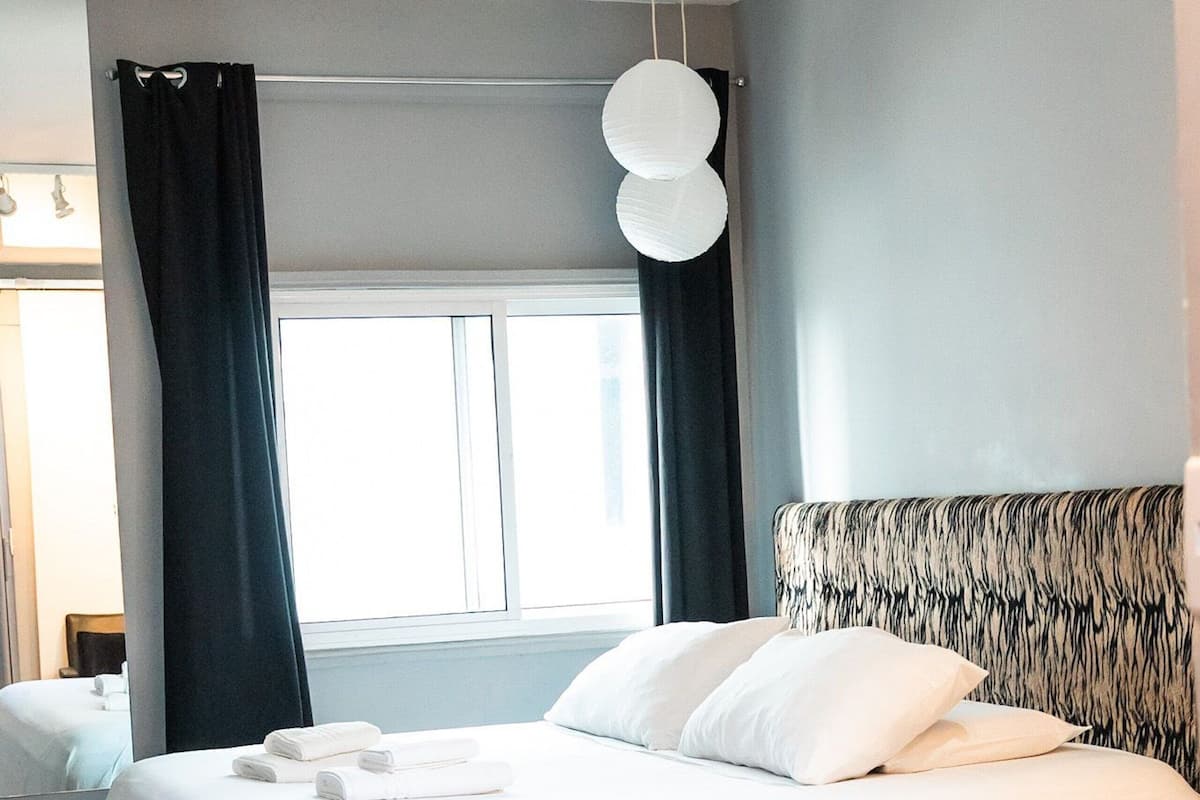 Basic Apartment | Meja, seterika/papan seterika, Wi-fi percuma