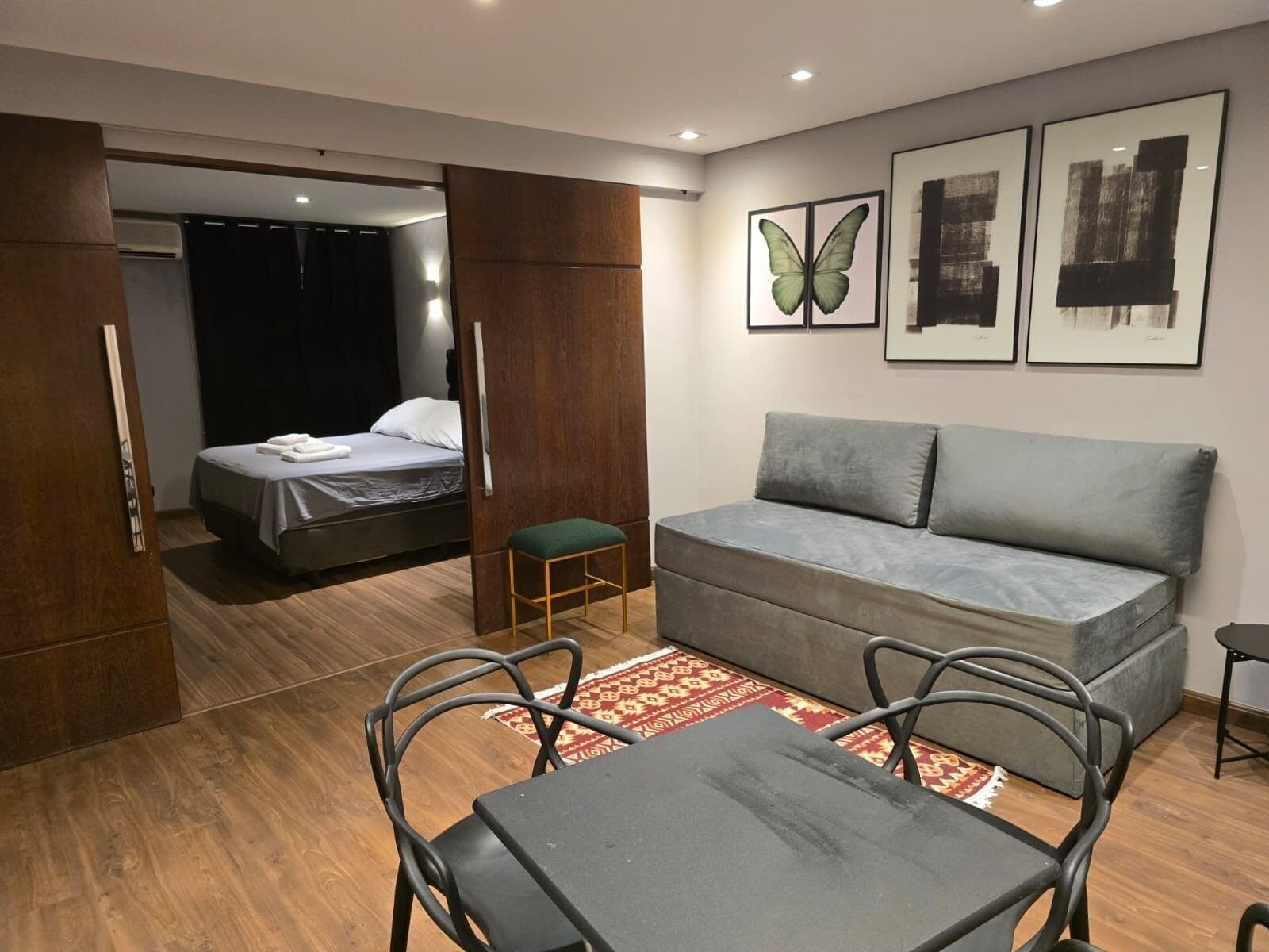 Basic Apartment | Meja, seterika/papan seterika, Wi-fi percuma 