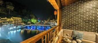 Fenghuang Fanyin Zhenpin Inn