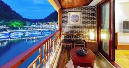 Fenghuang Fanyin Zhenpin Inn