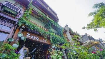 A traditional building with a sign reading "Zero".