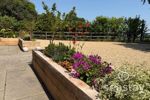 Property grounds - Escape to The Gatehouse Lodge, a bespoke oak retreat on a working farm near Deal. Enjoy distant sea views, a cosy log burner, private secure garden, kitchen, free parking and slow EV charger —perfect for two adults, a child and one well-behaved dog. (Deal)
