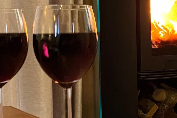 Log Burner - Gatehouse Lodge, Ham, Deal, Kent Nr Sandwich, Canterbury & Dover - Bespoke Oak Lodge on a working farm in the beautiful Kentish countryside with distant sea views - www.seastay.co.uk