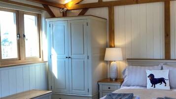 Iron/ironing board, travel cot, free WiFi, bed sheets