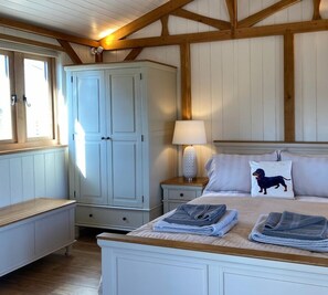 Bügeleisen/Bügelbrett, Reisekinderbett, kostenloses WLAN, Bettwäsche