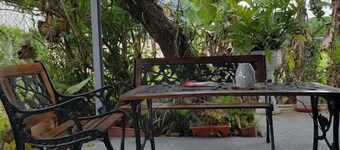 Lovely One Bedroom apartment with free parking.