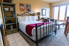 1 dormitorio, tabla de planchar con plancha, wifi y ropa de cama