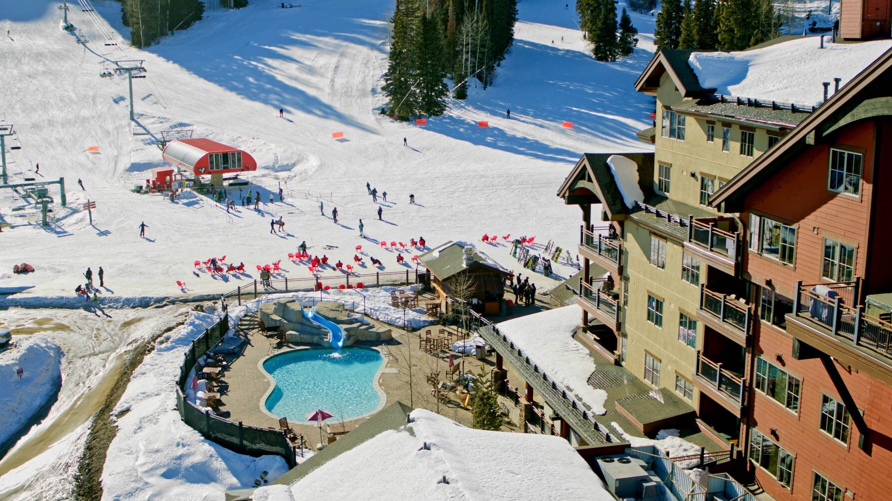 Et oppvarmet basseng