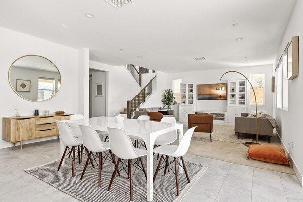 Dining - GOODE.HOMES | Luxury Home w/ views cmty. pool/spa (Santa Clarita)