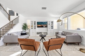 Smart TV - GOODE.HOMES | Luxury Home w/ views cmty. pool/spa (Santa Clarita)