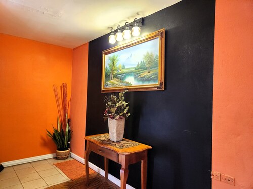 Beautiful 2BR,  parking, 5 mins Aquatic/Cycling/Cricket, 10 mins Point Lisas.