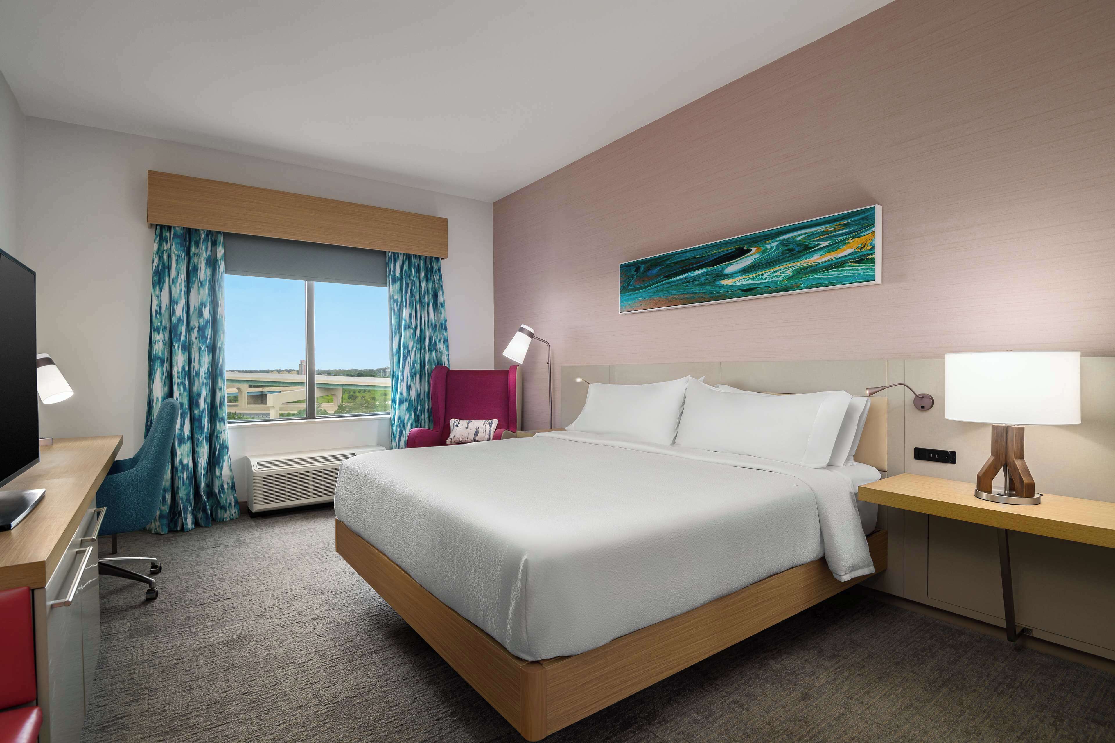 LCD TV, Netflix, Hulu, streaming services