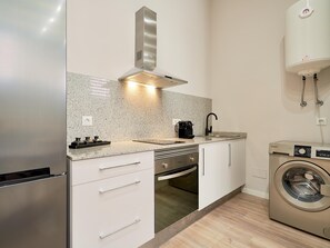 Fridge, coffee/tea maker, cookware/dishes/utensils - Del Parque Flats Estudio Capuchinos Calm&Quiet (Malaga)