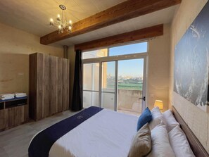 4 عدّة غرف نوم وخدمة الإنترنت