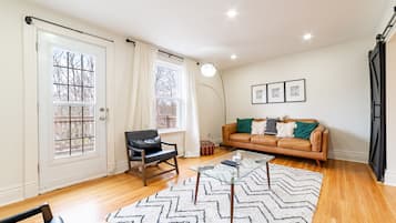 Apartment, 2 Queen Beds | Living area