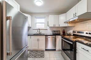 Apartment, 2 Queen Beds | Private kitchen | Fridge, microwave, oven, stovetop - Charming Centrally 2 Bedroom in London, Ontario (London)
