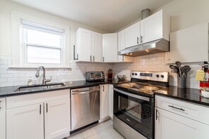 Apartment, 2 Queen Beds | Private kitchen | Fridge, microwave, oven, stovetop - Charming Centrally 2 Bedroom in London, Ontario (London)
