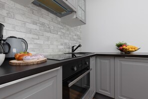 Mikrowelle, Wasserkocher mit Kaffee-/Teezubehör