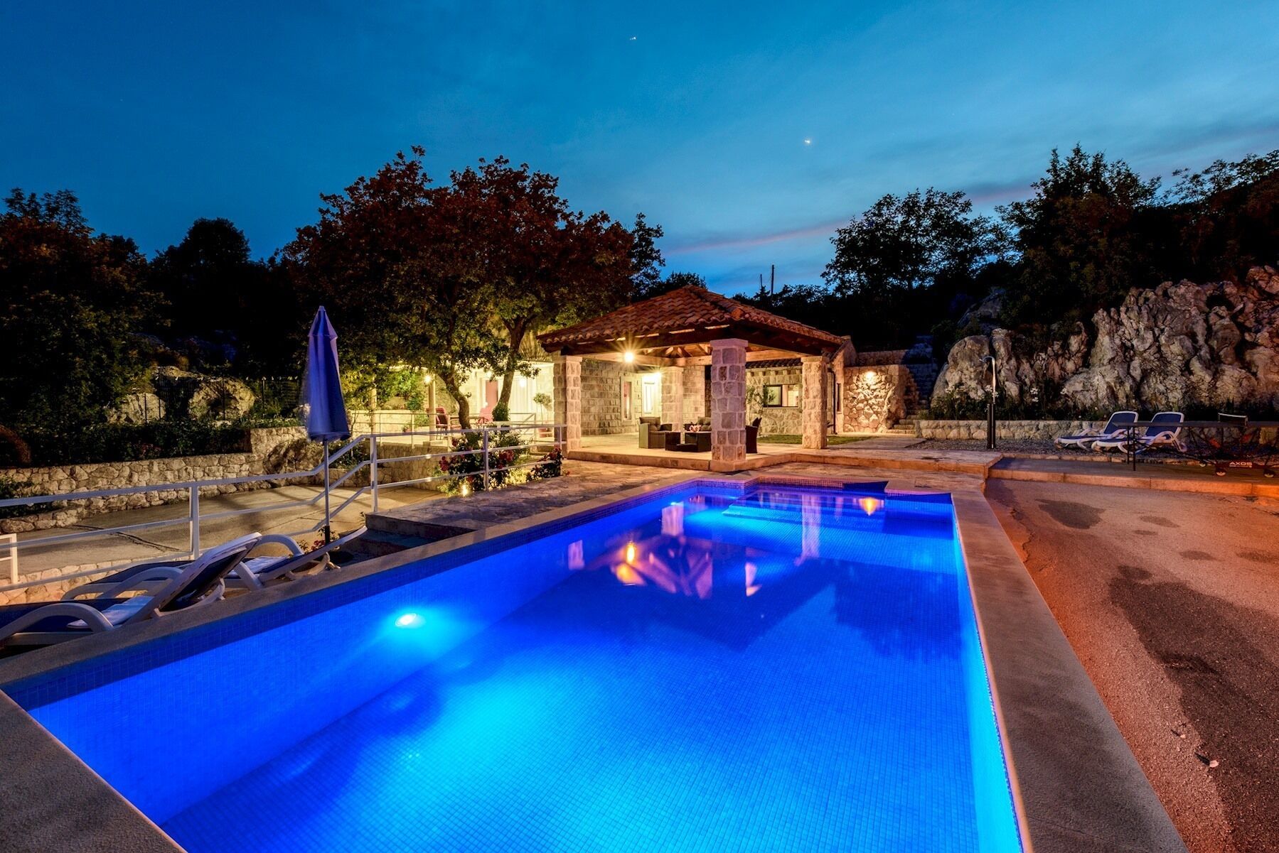 Outdoor pool, sun loungers