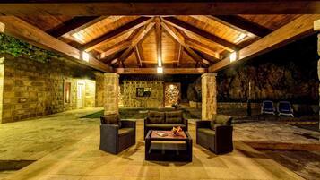 Villa (2 Bedrooms) | Balcony