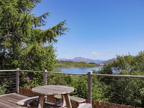 Outdoor dining - The Lookout (Sleat)
