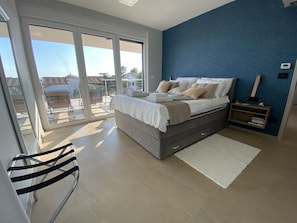4 habitaciones, cunas gratuitas y ropa de cama 