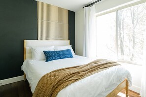 3 bedrooms, desk, iron/ironing board, free WiFi - Movie Theater, Office, Pets! - Stunning Bend Home (Bend)