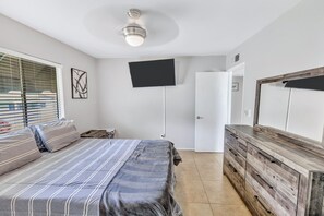 3 chambres, bureau, Wi-Fi gratuit, draps fournis