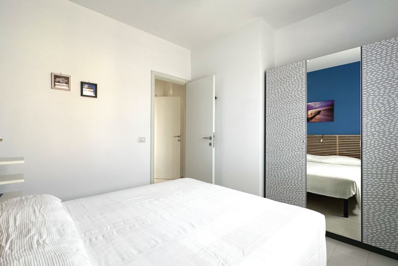 3 bedrooms, bed sheets