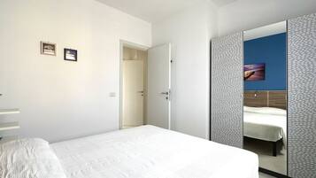 3 bedrooms, bed sheets