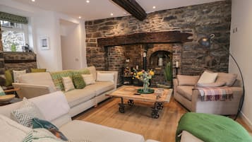 Cottage | Living area
