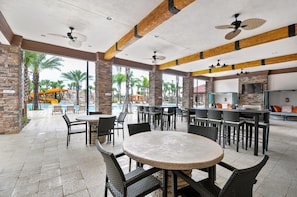 公寓式客房, 多张床 (7598 OS - Solterra - 5 BEDS) | 室外用餐