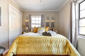 3 bedrooms, iron/ironing board, free WiFi, bed sheets