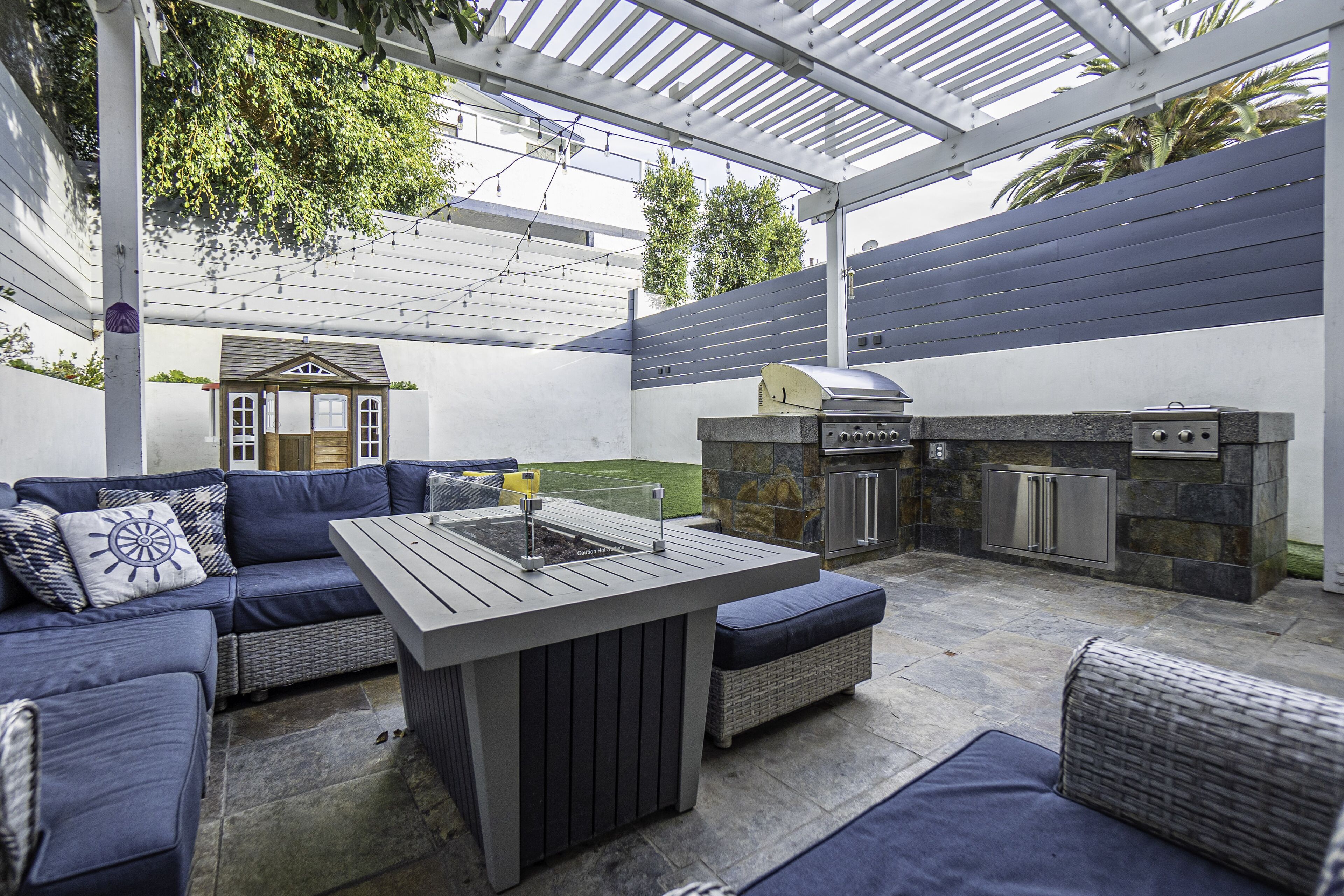 Contemporary Single Family home 1 mile from the beach.