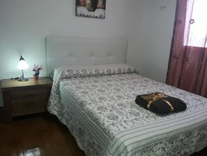 3 chambres, fer et planche à repasser, Wi-Fi gratuit, draps fournis