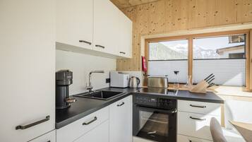 Fridge, dishwasher, coffee/tea maker, electric kettle