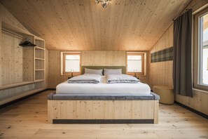 4 bedrooms, free WiFi, bed sheets