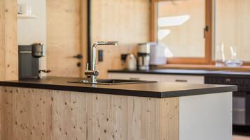 Fridge, dishwasher, coffee/tea maker, electric kettle