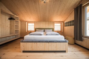 4 bedrooms, free WiFi, bed sheets