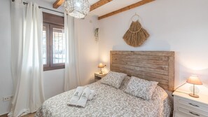 4 bedrooms, iron/ironing board, travel cot, WiFi