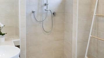 Dusche, Bidet, Handtücher