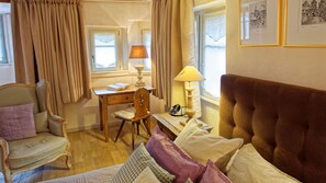 1 bedroom, in-room safe, desk, iron/ironing board