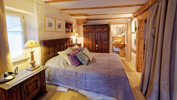 1 bedroom, in-room safe, desk, iron/ironing board