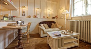 TV - The Little bear Romantic apartment (Riquewihr)