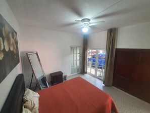 1 habitación, wifi y ropa de cama