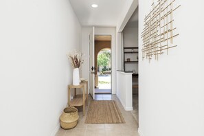 Interior - GOODE.HOMES | Luxury Modern Home w/ pool/spa (Santa Clarita)