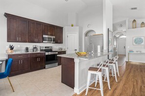 Fridge, microwave, stovetop, dishwasher