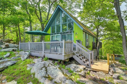 Great Cacapon Cabin w/ Mountain Views